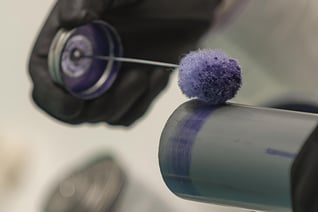 Aplicação de cimento solvente