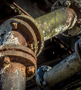 tubo com corrosão