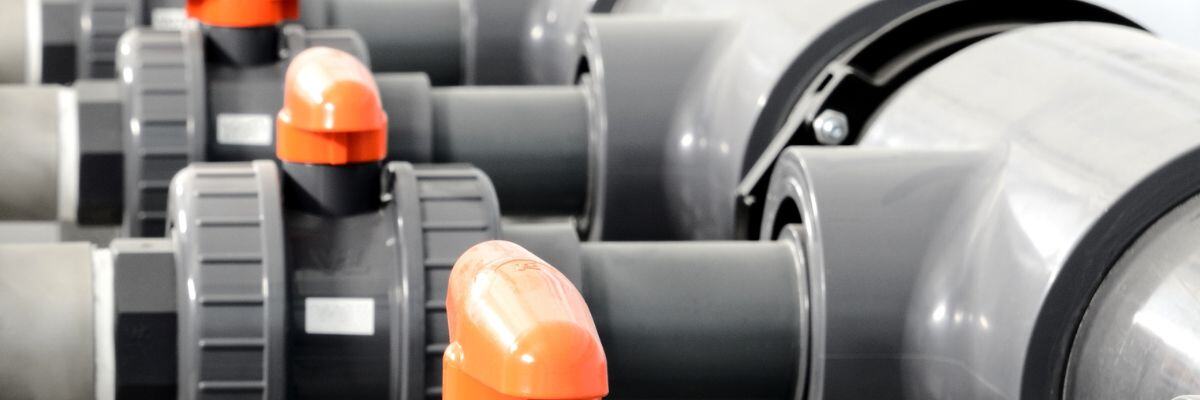 Corzan® CPVC y la resistencia de tuberías industriales a la hidrólisis